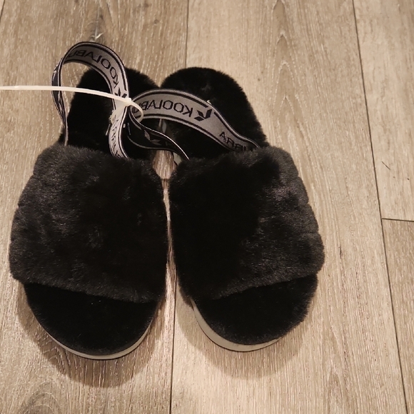Koolaburra Black Furry Slides - Picture 1 of 5